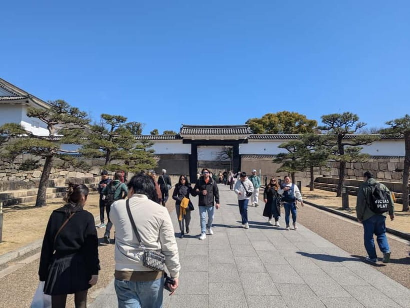 Osaka: Osaka Castle Guided Tour with Local Guide - Meeting Osaka Castle Like a Pro (Right by the Ticket Counter)
