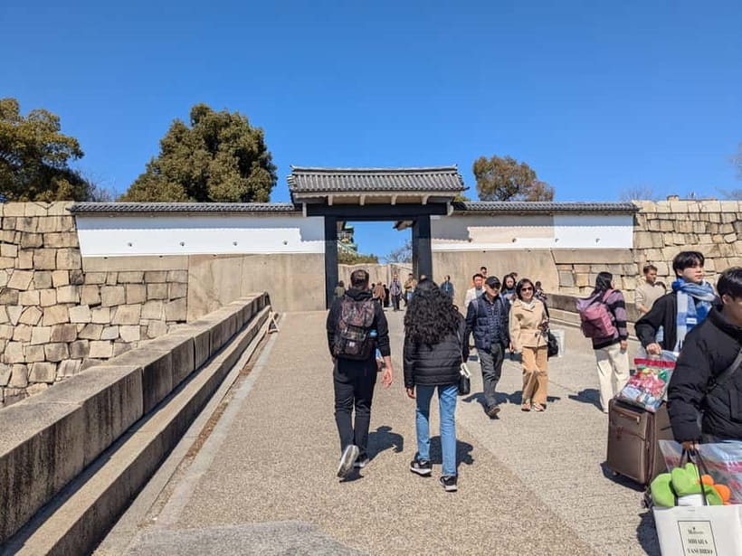 Osaka: Osaka Castle Guided Tour with Local Guide - Should You Book Osaka Castle With a Local Guide?