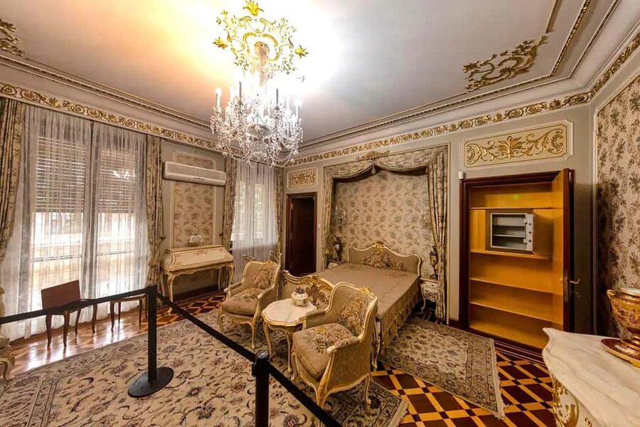 Palace of Parliament, Ceausescu House & Village Museum - Timing, coach comfort, and how to get the most out of a short day