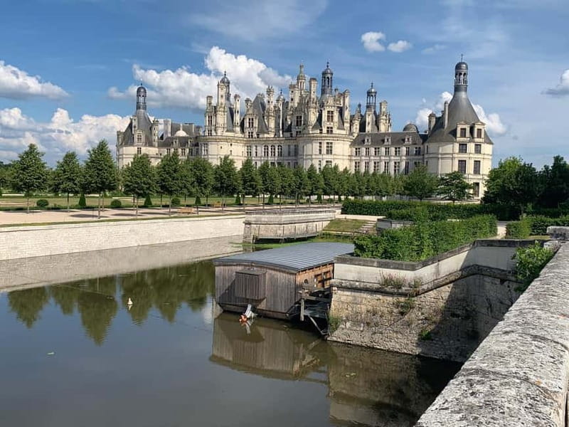 Paris: Loire Valley Castles Tour with Chambord & Chenonceau - Chenonceau’s 2-hour guided start: the women’s château across the Cher River