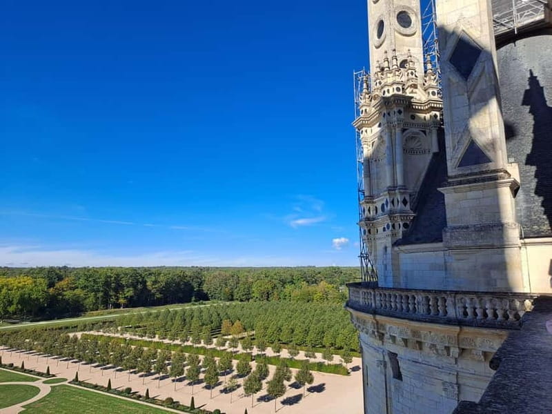 Paris: Loire Valley Castles Tour with Chambord & Chenonceau - Chambord’s Renaissance wow: architecture, the famous staircase, and rooftop views