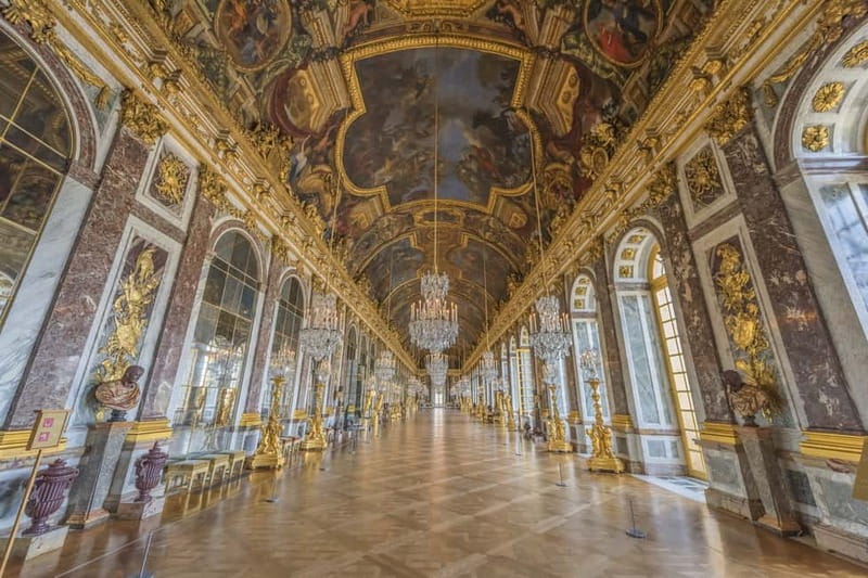 Paris: Palace of Versailles Guided Tour with Bus Transfers - Hall of Mirrors and the Royal Apartments: What to Look For