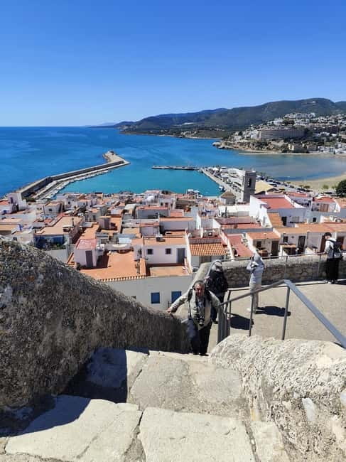 Peñiscola: Castle & Walled City Spanish Guided Tour - Meeting at Vive Peñíscola, then walking where the old town begins