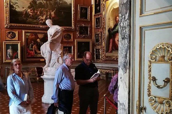 Pitti Palace, Palatina Gallery and the Medici: Arts and Power in Florence. - From Piazza Pitti into the Medici palace story