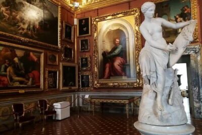 Pitti Palace, Palatina Gallery and the Medici: Arts and Power in Florence. - Palazzo Pitti: why the building size changes how you see the art