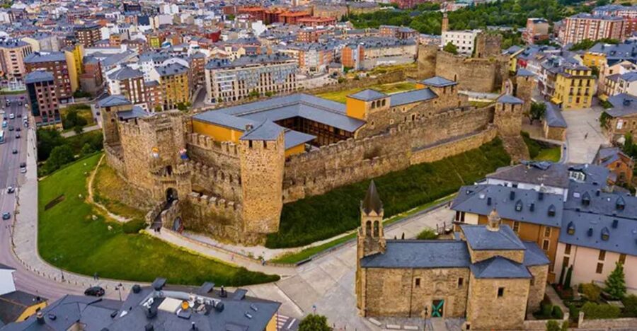Ponferrada: Castle of the Templars Entry and Guided Tour - Near the Torre Moclin: Where the Guided Tour Ends