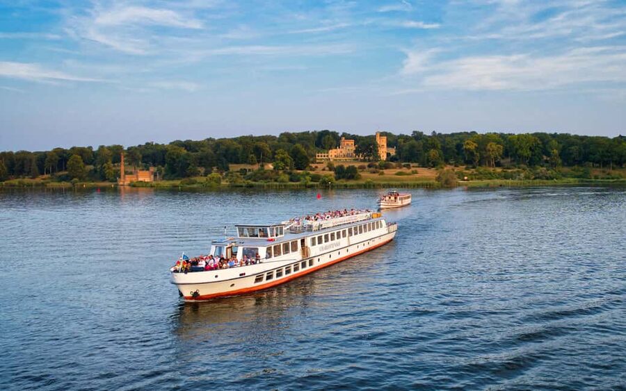 Potsdam: The evening Wannsee tour. Castles, parks, and villas. - Why an evening Wannsee cruise feels more special than day tours