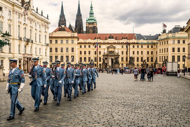 Prague: 1-Hour Castle Tour With Fast-GET Admission Ticket - Meeting at Pohořelec: the easiest way to start right