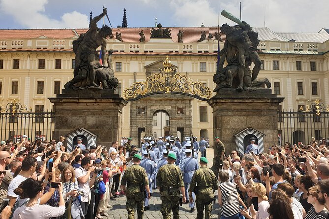 Prague: 1-Hour Castle Tour With Fast-GET Admission Ticket - Which guides and group size vibe you can expect