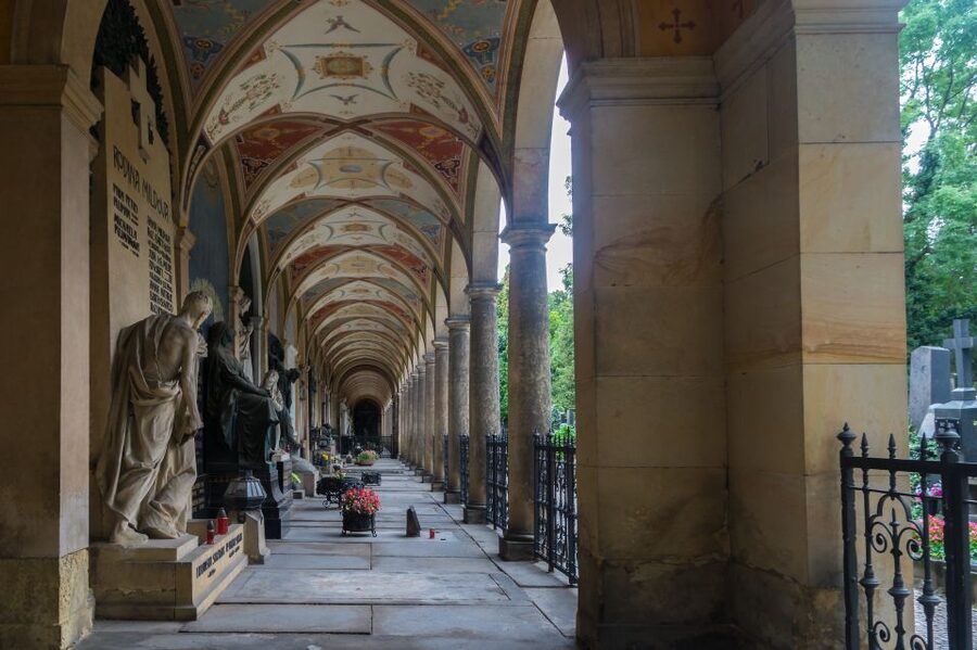 Prague: 2.5-Hour Vyšehrad Castle with Gorlice & Tickets - Gorlice Casemates Underground: Original Charles Bridge Statues