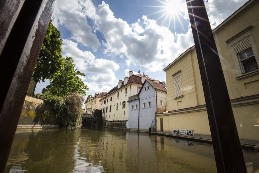Prague: 3–Hour Castle Grounds Walking Tour and River Cruise - Prague Castle Grounds Without the Interior: What You See and What You Don’t