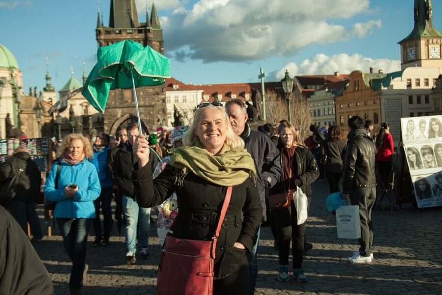 Prague: 3-Hour Old Town and Prague Castle Tour in German - Josefov (Jewish Quarter): Synagogue Exteriors and Cemetery Area Context