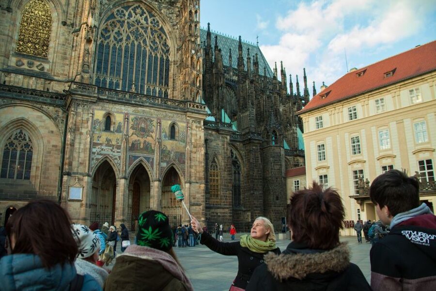 Prague: 3-Hour Old Town and Prague Castle Tour in German - Golden Lane and St. Vitus Cathedral Exteriors: What You See Without the Ticket