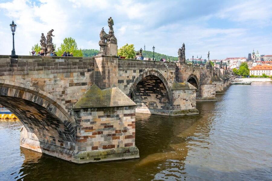 Prague: 3-Hour Old Town and Prague Castle Tour in German - Ending at St. Wenceslas Vineyard: A Calm Finish With Options