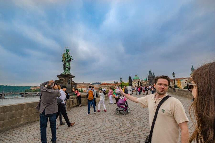 Prague: 3-Hour Walking Tour of Old Town & Prague Castle - Guides and storytelling: why this tour feels better than wandering alone