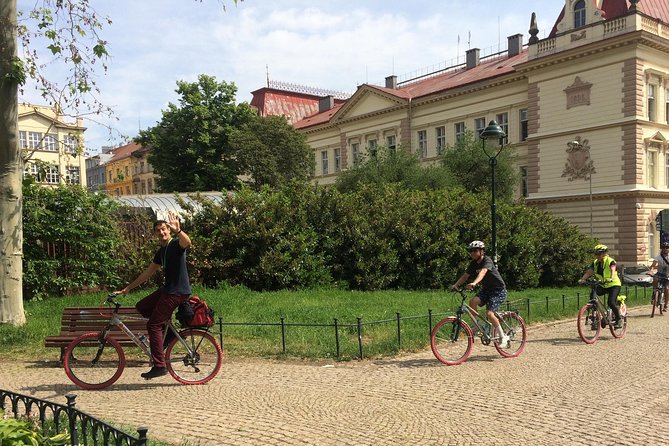 Prague Bike Tour - Stunning Viewpoints, Castle, City & Park - Prague Castle area: architecture you can see without the interior pressure