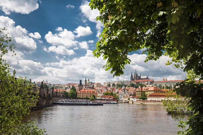 Prague Castle and Canal River Boat Tour - Meeting at Týnská 627/7: The Spot That Sets the Tone