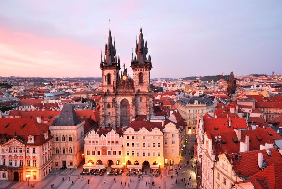 Prague: Castle and Jewish Quarter Tour with Cruise and Lunch - A 6-hour route that hits Prague’s big icons without feeling chaotic