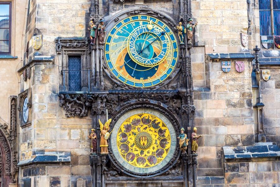 Prague: Castle and Jewish Quarter Tour with Cruise and Lunch - Coffee break before Josefov: reset your energy for older streets