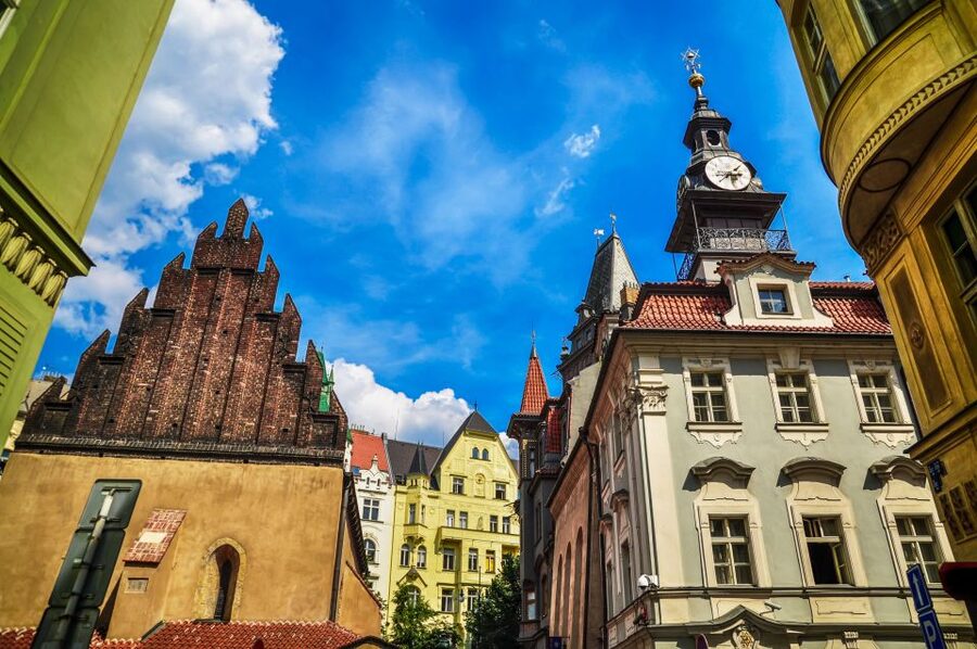 Prague: Castle and Jewish Quarter Tour with Cruise and Lunch - Josefov and Old Town streets: small alleys, cobblestones, and the guide’s stories