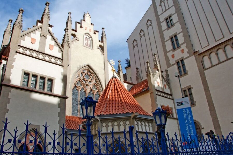 Prague: Castle and Jewish Quarter Tour - Meeting Point Near King Charles IV: Easy to Find, Quick to Start