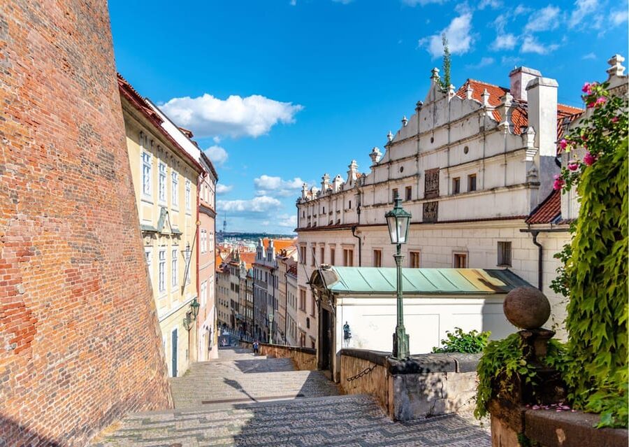 Prague: Castle Circuit Entry Tickets with Audio Guide - Golden Lane: color, craft history, and a lane-length story