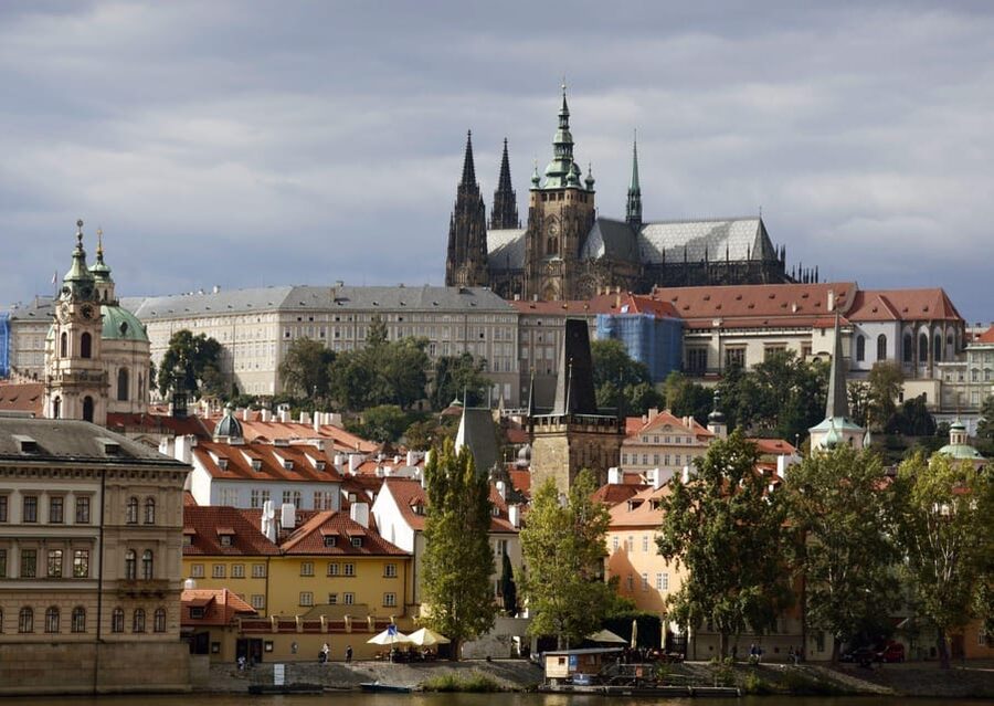 Prague: Castle Circuit Entry Tickets with Audio Guide - How the phone audio guide fits your day
