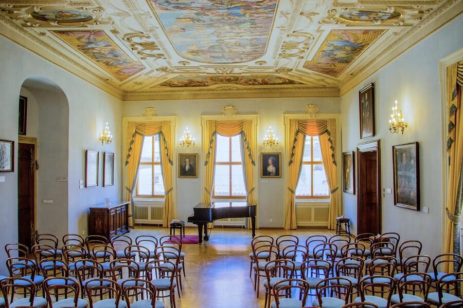 Prague Castle: Midday Classical Concert at Lobkowicz Palace - The Baroque Concert Room: sound, size, and comfort reality