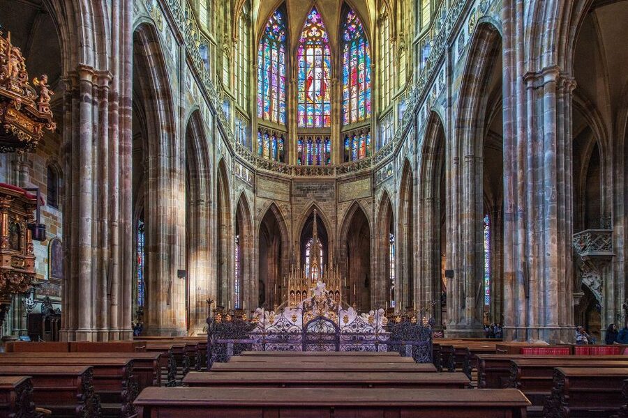 Prague Castle: Small-Group Tour with Visit to Interiors - St. Vitus Cathedral: 50 Minutes That Makes the Crowds Worth It