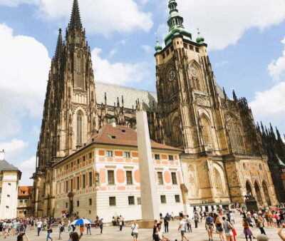 Prague Castle Ticket & Audioguide with Pick-up in GPG Office - St. Vitus Cathedral First: How the Suggested Route Works