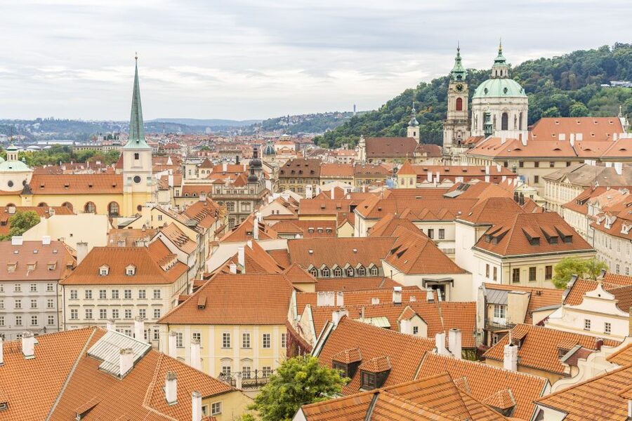 Prague: Castle Tour with Local Guide and Entry Ticket - Getting to Prague Castle without the stress