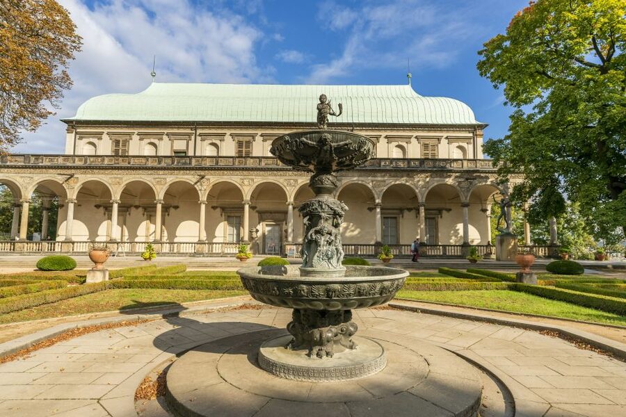 Prague: Castle Tour with Local Guide and Entry Ticket - Should you book the Prague Castle Castle Tour?