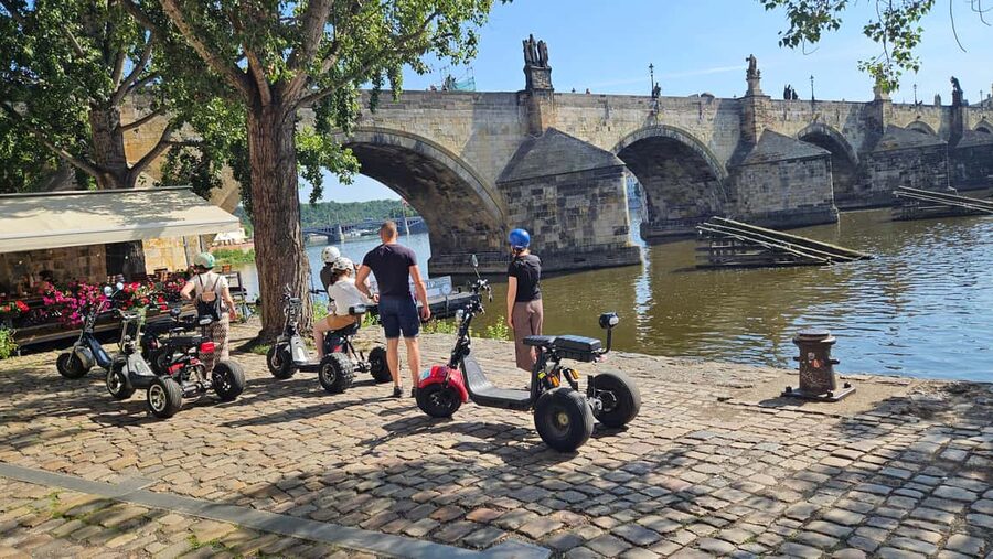 Prague: Castle Viewpoints & Charles Bridge Trike Tour - Why an electric trike is a great fit for Prague viewpoints