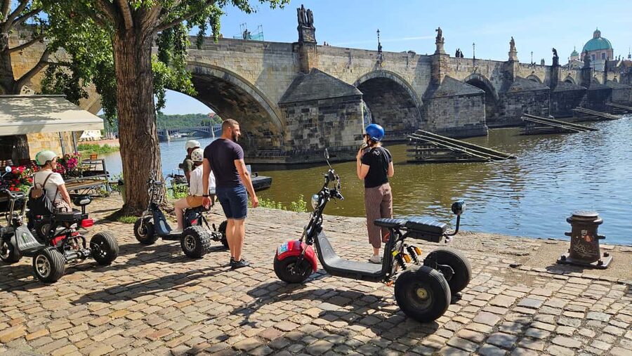 Prague: Castle Viewpoints & Charles Bridge Trike Tour - Josefov Jewish Quarter and Prague Castle District: history stops with big payoff