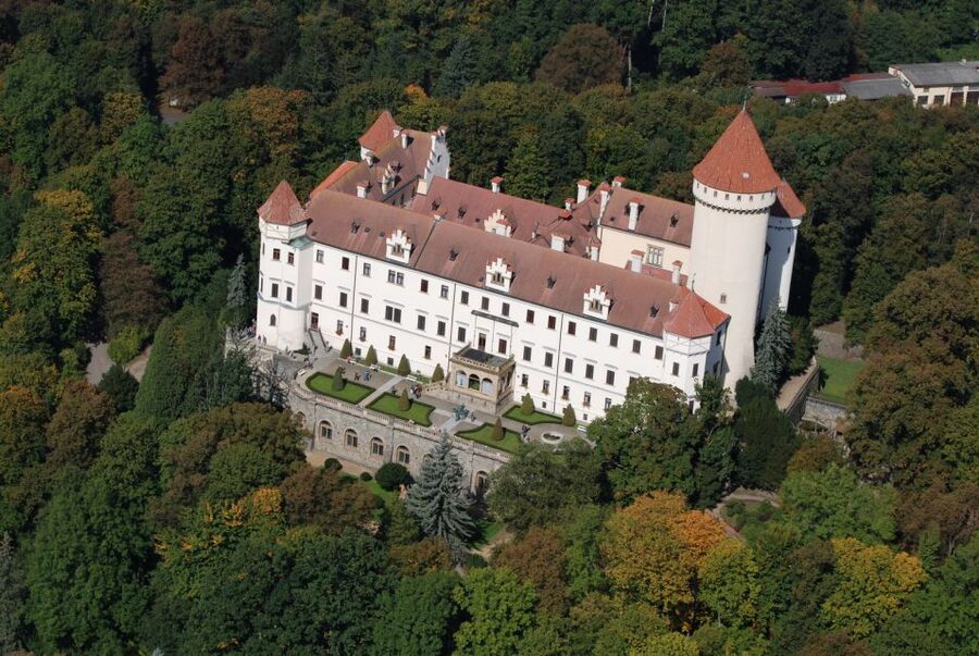 Prague: Karlštejn Castle Guided Tour with Entry Ticket - Key Points at a Glance