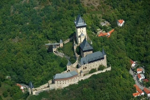 Prague: Karlštejn Castle Guided Tour with Entry Ticket - Karlštejn From Prague: Why This Castle Feels Worth the Time