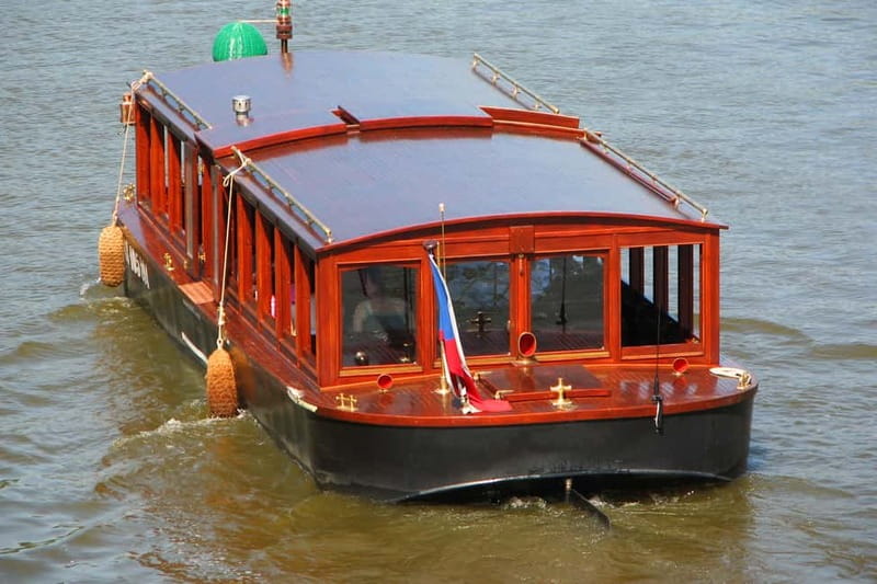 Prague: Old Town, Prague Castle & River Cruise Day Tour - Charles Bridge at 10:00: best views, fast history, and photo-friendly timing