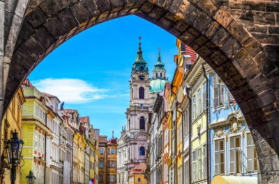 Prague: Old Town, Prague Castle & River Cruise Day Tour - Charles Bridge to Old Town: what you actually see and why it matters