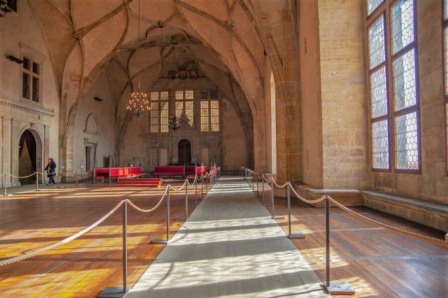 Prague: Prague Castle Complex Smartphone Audio Guide - Entering at St. Vitus Cathedral: Start Smart at the Heart