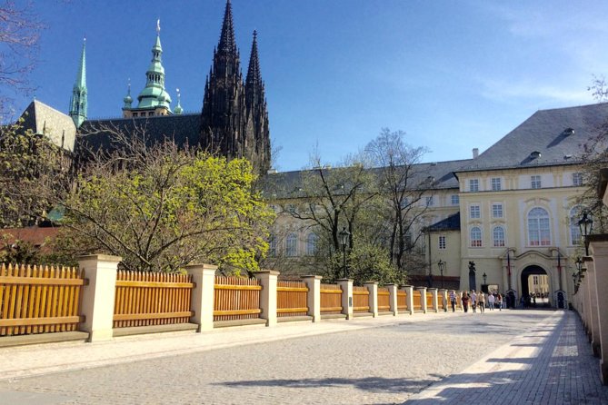 Prague Walking Tour in German: Old Town and Prague Castle - Timing, Pace, and What to Wear for a 3-Hour Walk