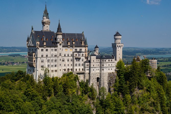 Premium Neuschwanstein Castle and Linderhof VIP Tour from Munich - Oberammergau Stop: A Quick Alpine Village Break (With Seasonal Limits)