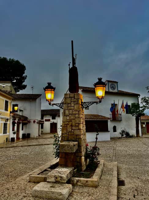 Premium Tour: Winery 7 Tastings + Guadalest Castle | Small group - How the guides shape the day (Grigor and Clara)