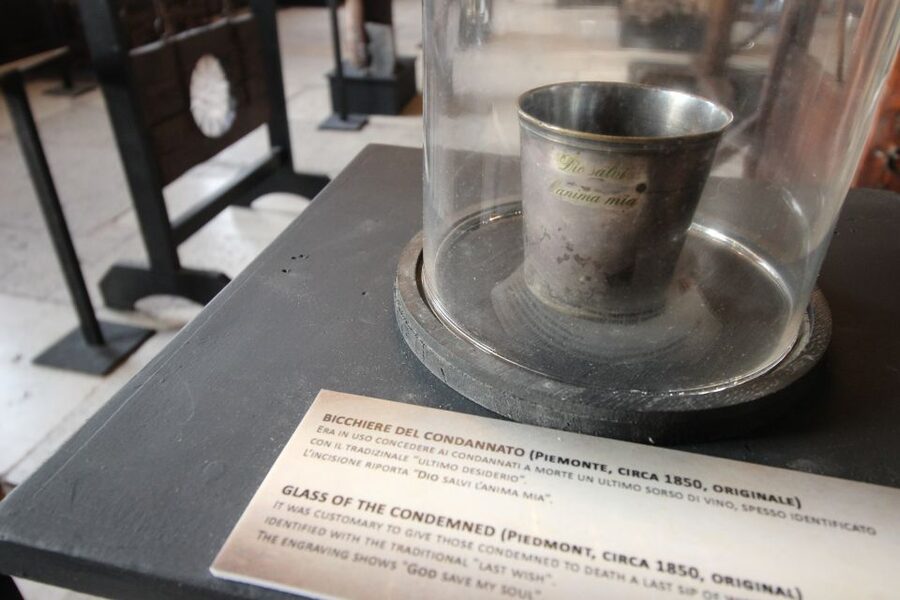 Prisons' Palace: Maleficia, Inquistion torture tools - Using the audio guide well in a 1-hour visit