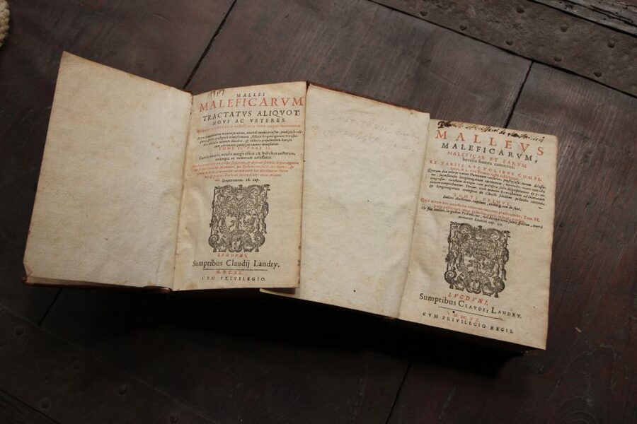 Prisons' Palace: Maleficia, Inquistion torture tools - Who should book this Maleficia exhibition?