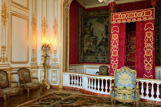 Private 3 Loire Castles Live Guided with Wine tasting from Paris - Château Royal d’Amboise: royal power plus Leonardo connections