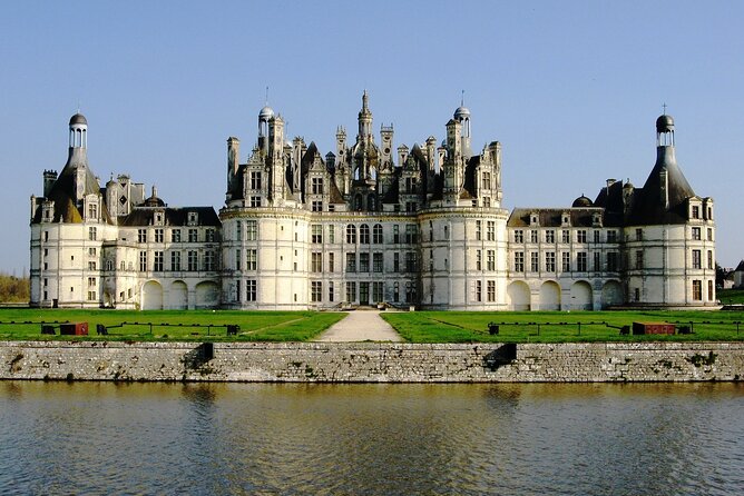 Private 3 Loire Castles Live Guided with Wine tasting from Paris - Morning drive to Chambord: the Renaissance shockwave