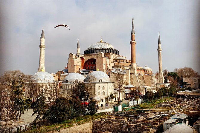 Private 5-6h: Topkapi + Hagia Sophia + Blue Mosque + Grand Bazaar - A private walk through Istanbul’s crown jewels