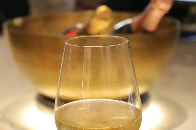 Private Buckingham Palace Royal Walk & Champagne at Harrods - Hyde Park: an easy breather after the palace focus