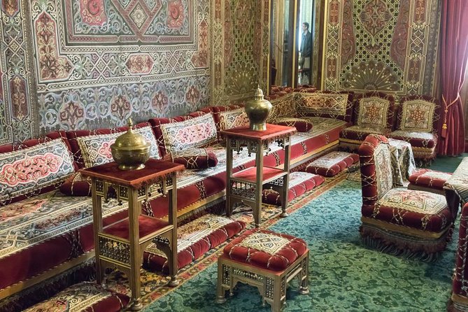 Private Day Trip to Dracula's Castle from Bucharest - The guides: story power is the secret sauce