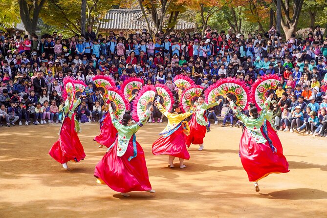 Private Day Trip to Korean Folk Village and Hwaseong Fortress - Entering The Korean Past: Korean Folk Village at a Real Walking Pace